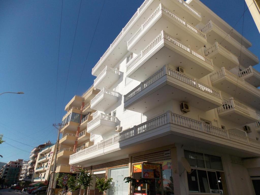 Coastline Apartments Sarandë Eksteriør billede